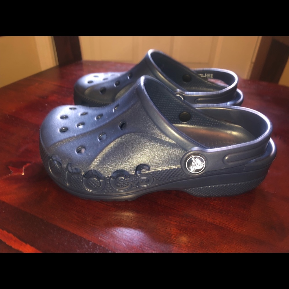 Brand new 🐊 crocs juniors size one kids Navy Blue